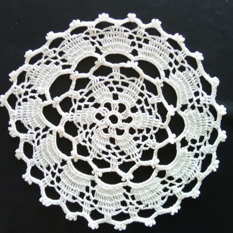 Lovely vintage doilies 22cms across