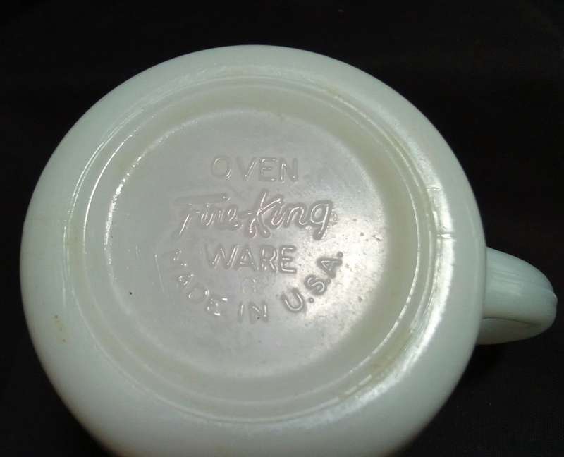 Lovely vintage Anchor Hocking milk glass jug