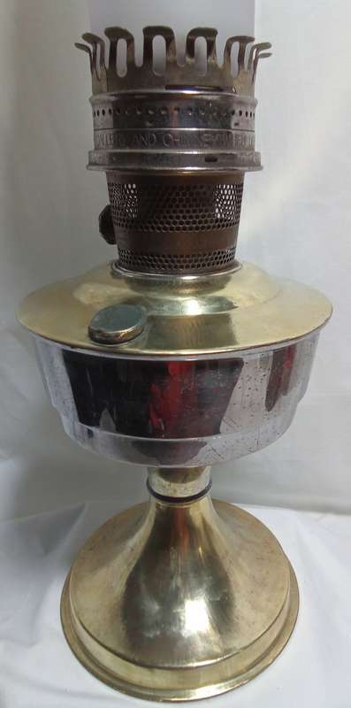 Stunning Aladdin lamp with glass chimney