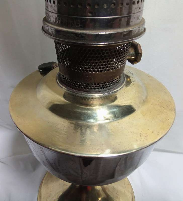 Stunning Aladdin lamp with glass chimney