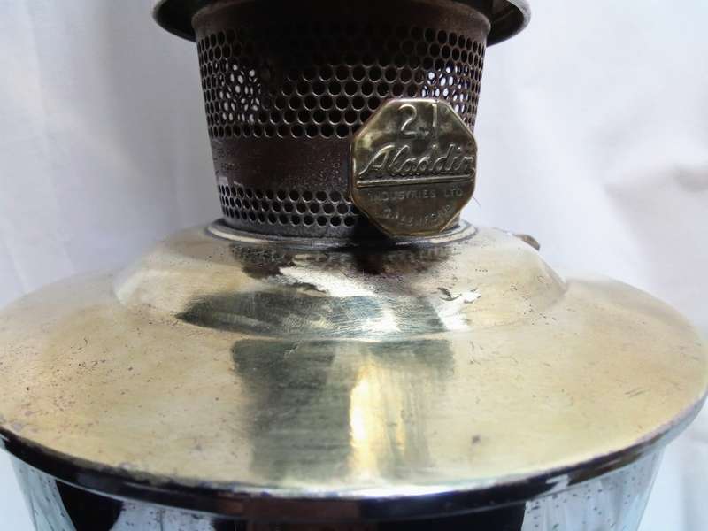 Stunning Aladdin lamp with glass chimney