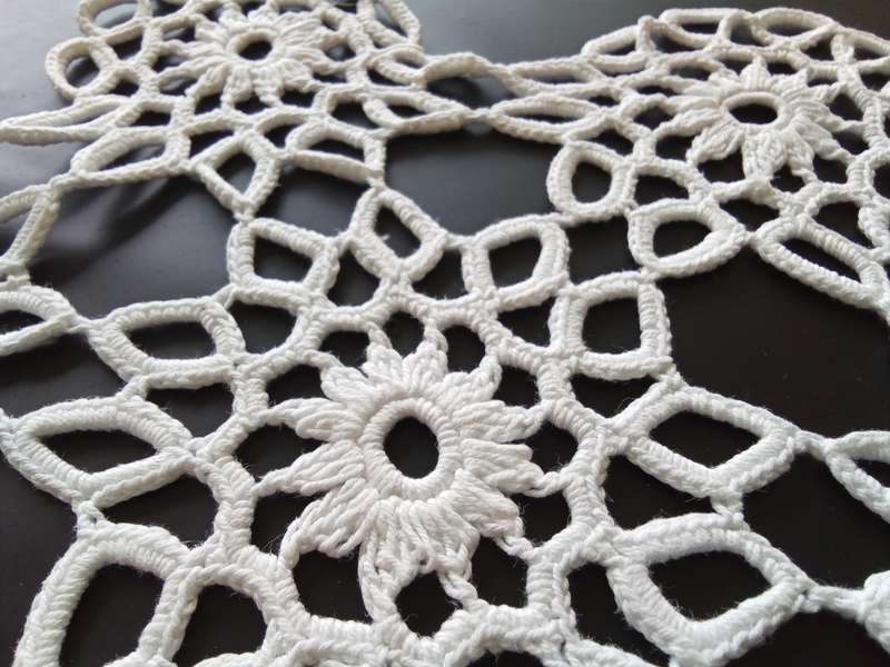 Lovely white vintage tatting/crocheted doily nr.2