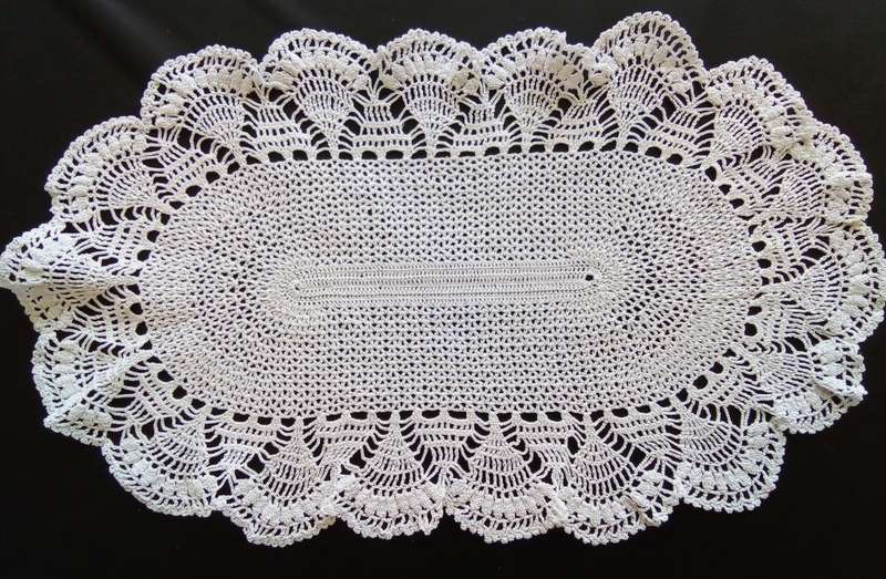Exquisite craftsmanship - white vintage crocheted doily