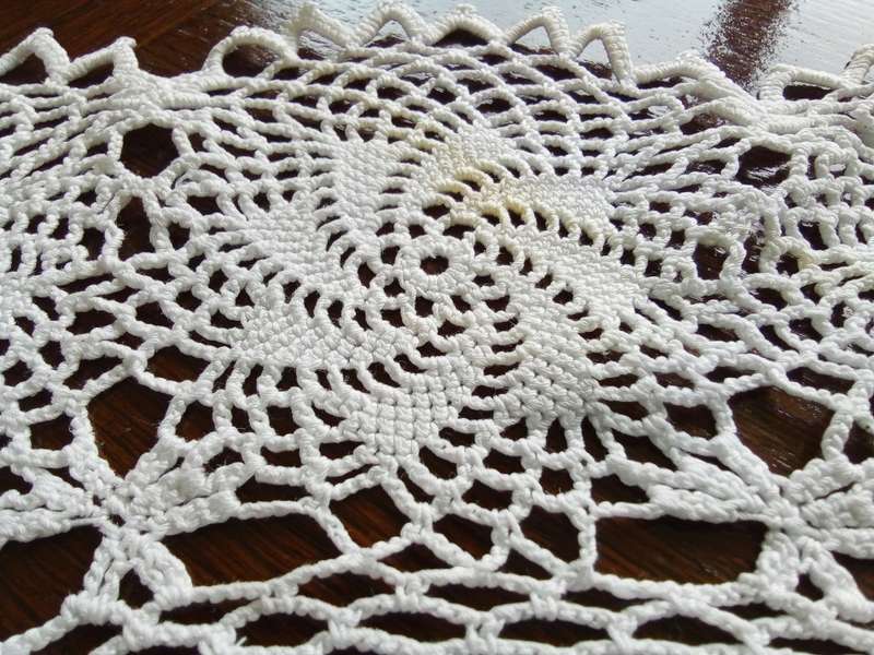 Stunning vintage white small crocheted tablecloth/large doily