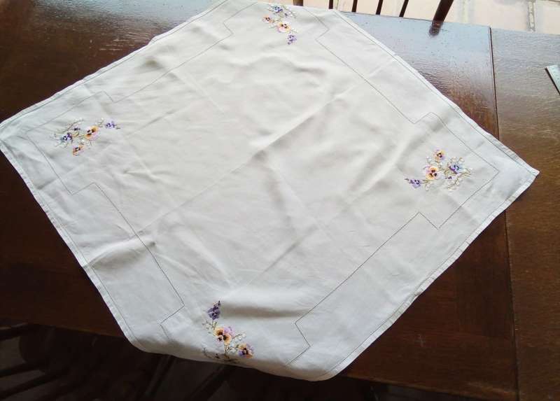 Beautiful! Beautiful! Exquisite crisp white vintage tablecloth with embroidered corners