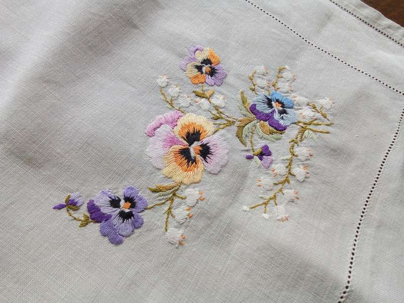 Beautiful! Beautiful! Exquisite crisp white vintage tablecloth with embroidered corners