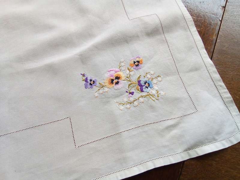Beautiful! Beautiful! Exquisite crisp white vintage tablecloth with embroidered corners