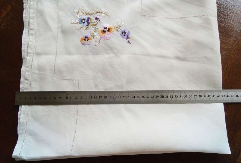 Beautiful! Beautiful! Exquisite crisp white vintage tablecloth with embroidered corners