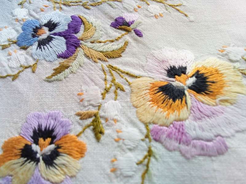 Beautiful! Beautiful! Exquisite crisp white vintage tablecloth with embroidered corners
