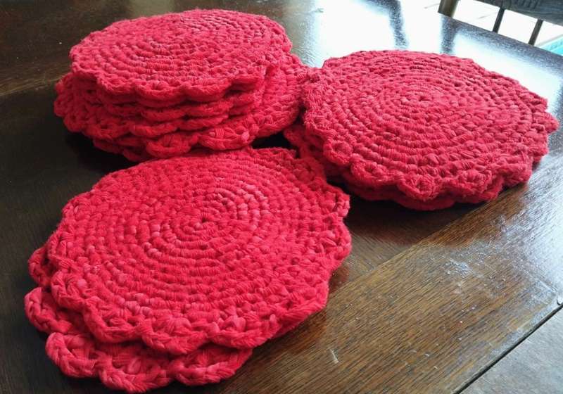15 Charming vintage bright red crocheted placemats