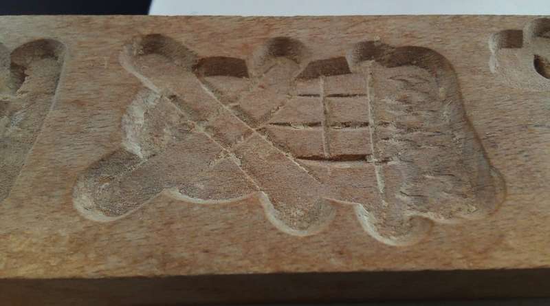 Vintage Primitive Dutch Cookie and Cake board traditionally for Speculoos