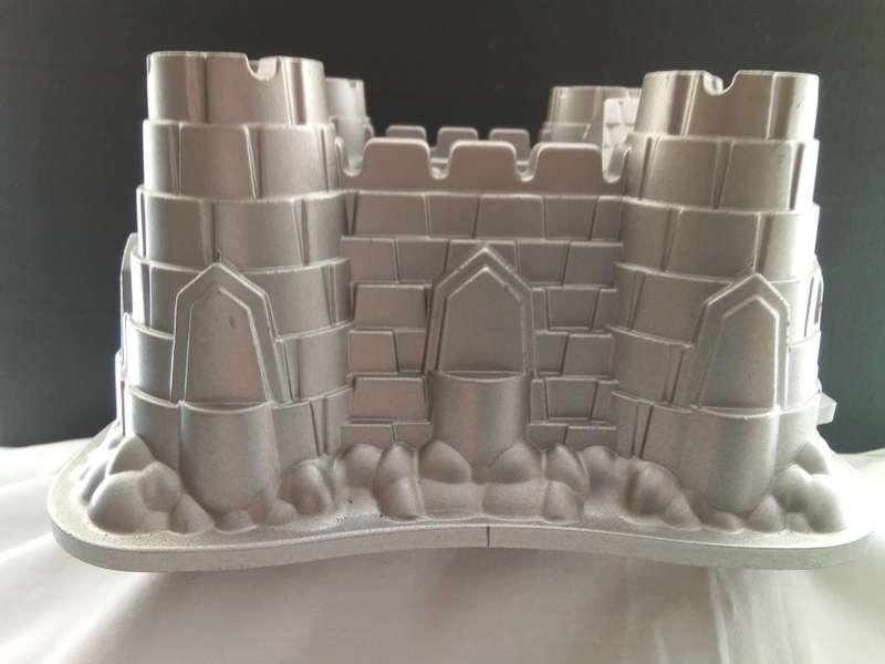Nordic Ware Castle Bundt Cake Pan Cast Aluminum Nonstick 10 Cup Silver