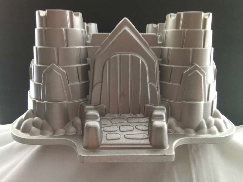 Nordic Ware Castle Bundt Cake Pan Cast Aluminum Nonstick 10 Cup Silver