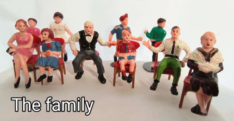 VINTAGE 1950`s BLUE BOX DOLL`S HOUSE Including FURNITURE AND FIGURES!!