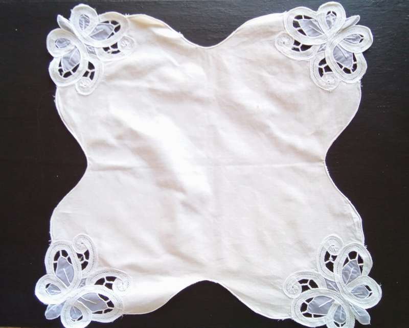 Beautiful Battenburg White Cotton Breadbasket Napkin