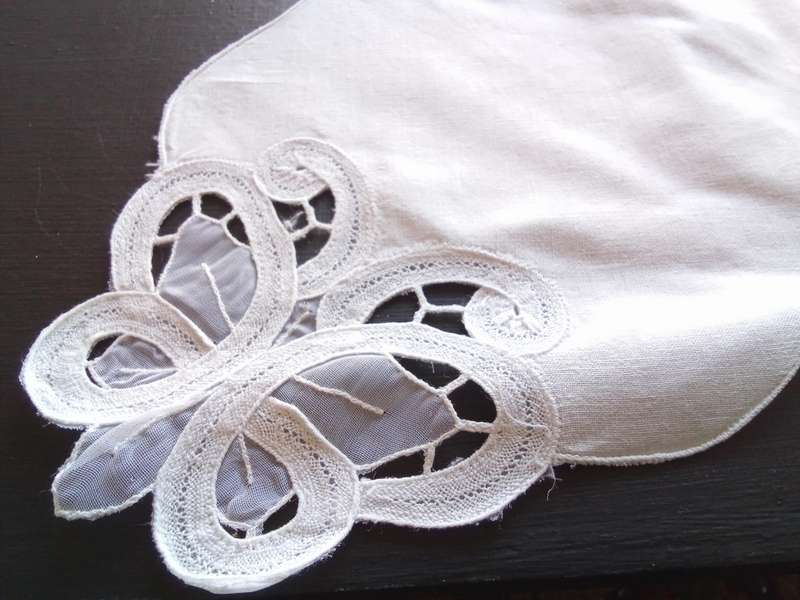 Beautiful Battenburg White Cotton Breadbasket Napkin