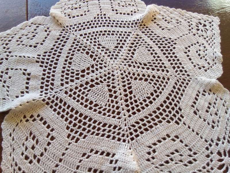 Pretty star shaped vintage crocheted doily - 48cms