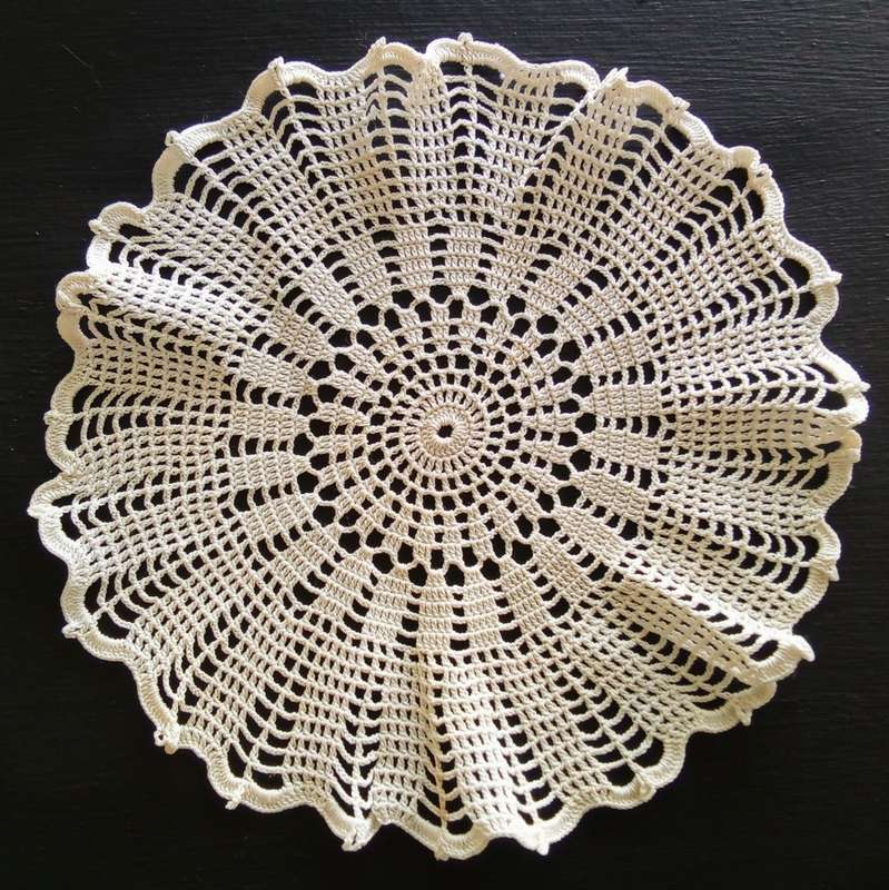 Stunning Vintage crocheted doily - About 20cms