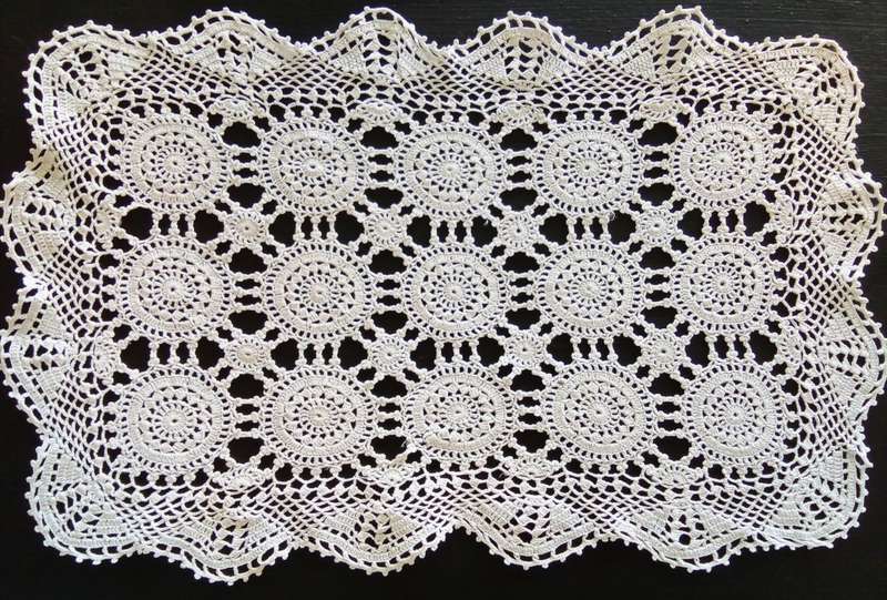 Stunning Vintage crocheted tray cloth - About 40cms across