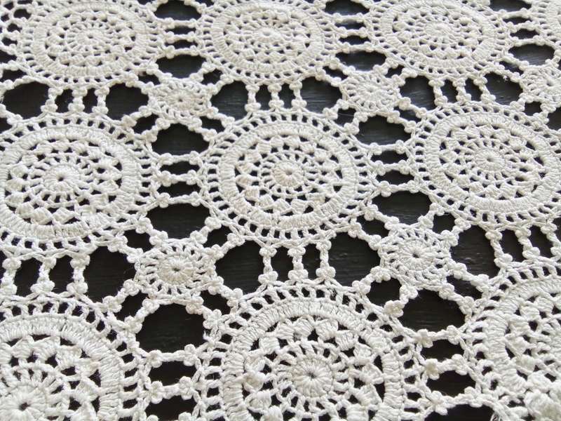 Stunning Vintage crocheted tray cloth - About 40cms across