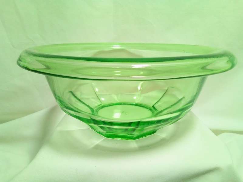 Stunning Vintage Rest Well Green Uranium glass mixing bowl by HAZEL-ATLAS (c.1929)