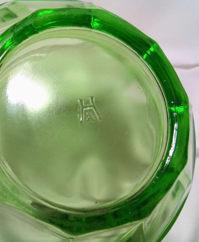 Stunning Vintage Rest Well Green Uranium glass mixing bowl by HAZEL-ATLAS (c.1929)