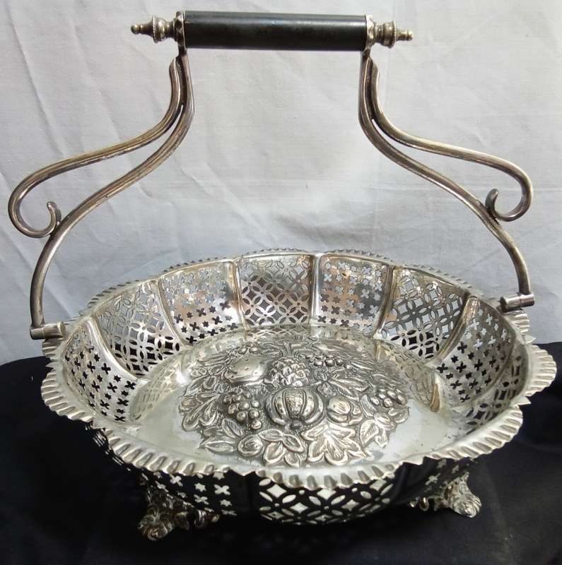Beautiful Thomas Wilkinson and Sons Pelican Ware Silver Plated Footed basket (c.1830-1840)