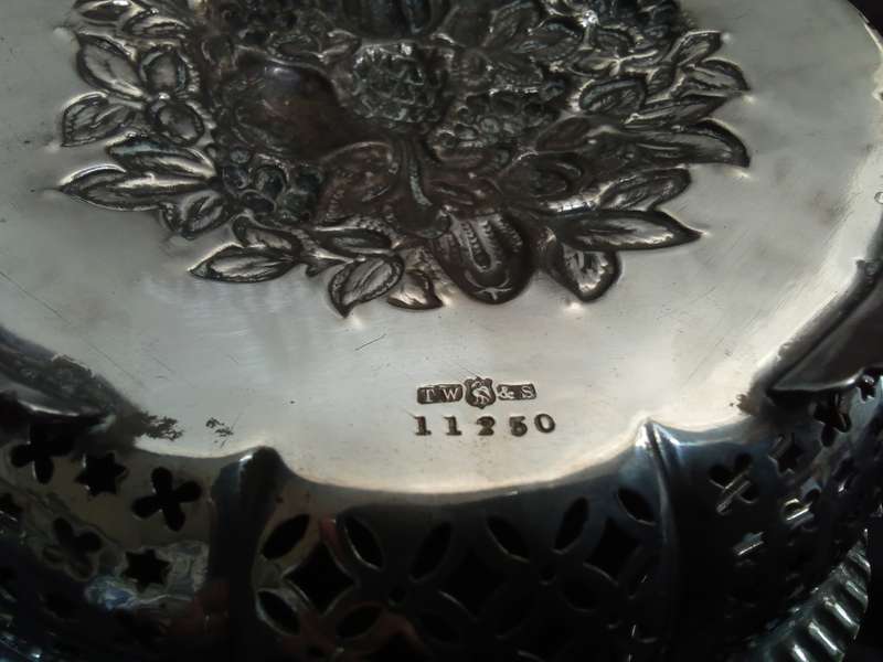 Beautiful Thomas Wilkinson and Sons Pelican Ware Silver Plated Footed basket (c.1830-1840)