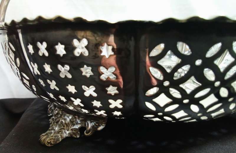 Beautiful Thomas Wilkinson and Sons Pelican Ware Silver Plated Footed basket (c.1830-1840)