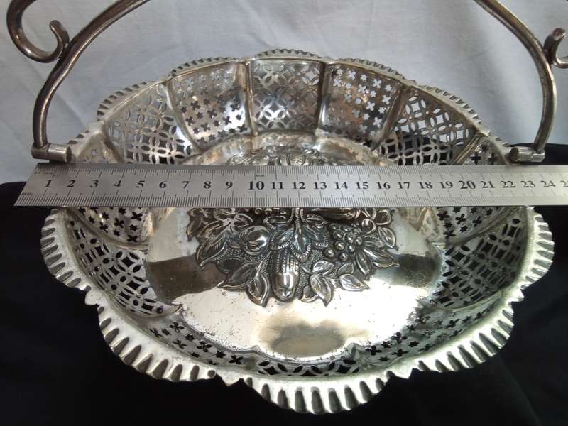 Beautiful Thomas Wilkinson and Sons Pelican Ware Silver Plated Footed basket (c.1830-1840)