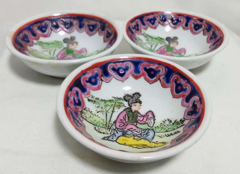 Three tiny vintage (sauce?) bowls