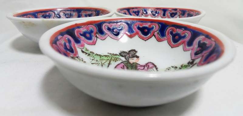 Three tiny vintage (sauce?) bowls
