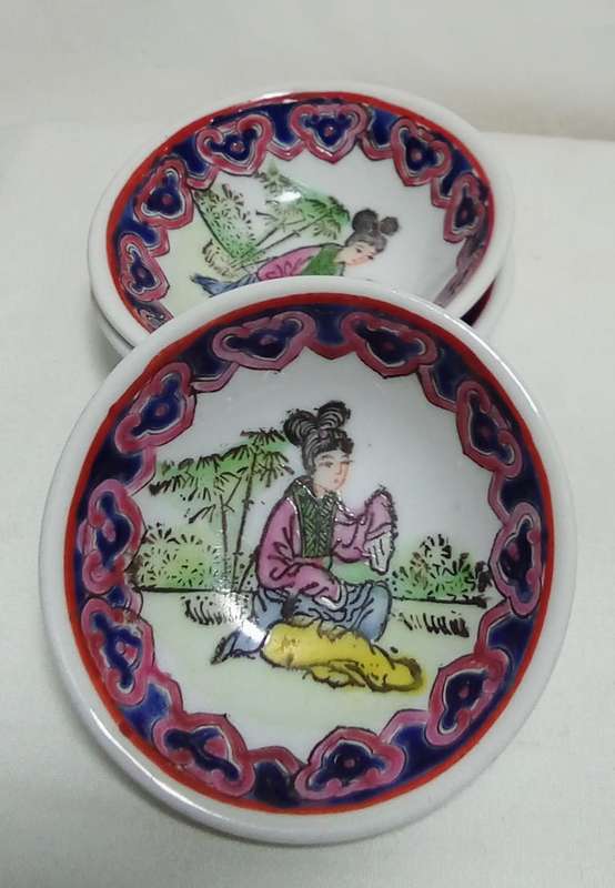 Three tiny vintage (sauce?) bowls