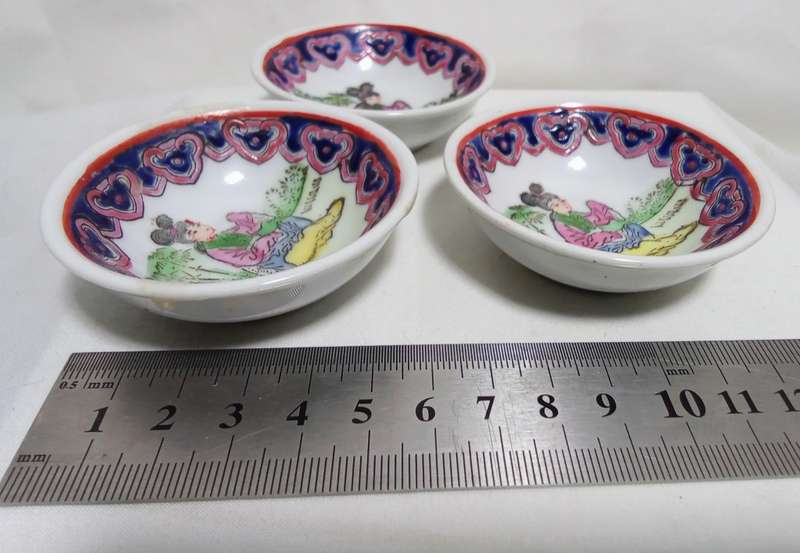 Three tiny vintage (sauce?) bowls