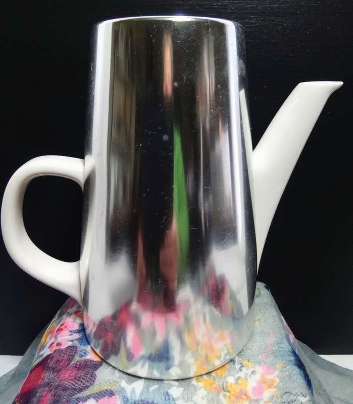 Stunning vintage Melitta Porcelain Tea/Coffee Pot with Thermal Cover