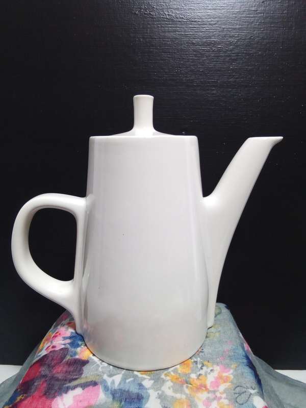 Stunning vintage Melitta Porcelain Tea/Coffee Pot with Thermal Cover