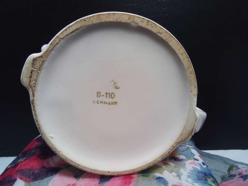 Stunning vintage Melitta Porcelain Tea/Coffee Pot with Thermal Cover
