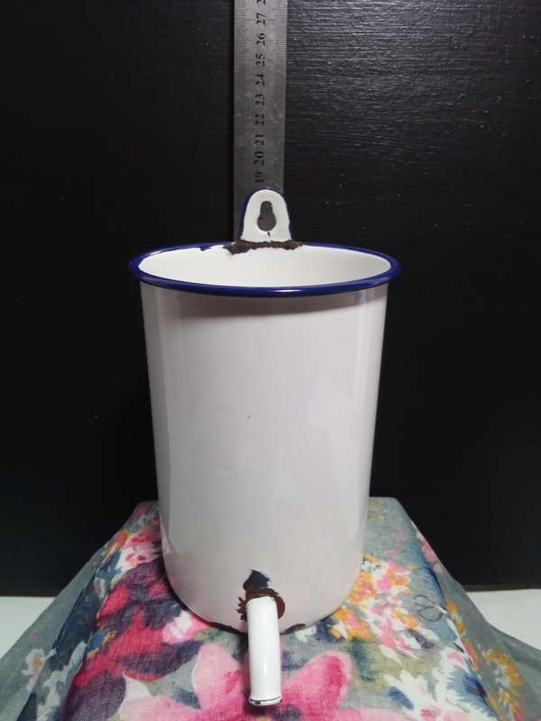VINTAGE KOCKUMS SWEDEN WHITE ENAMEL WITH BLUE TRIM 1L ENEMA (c1935)
