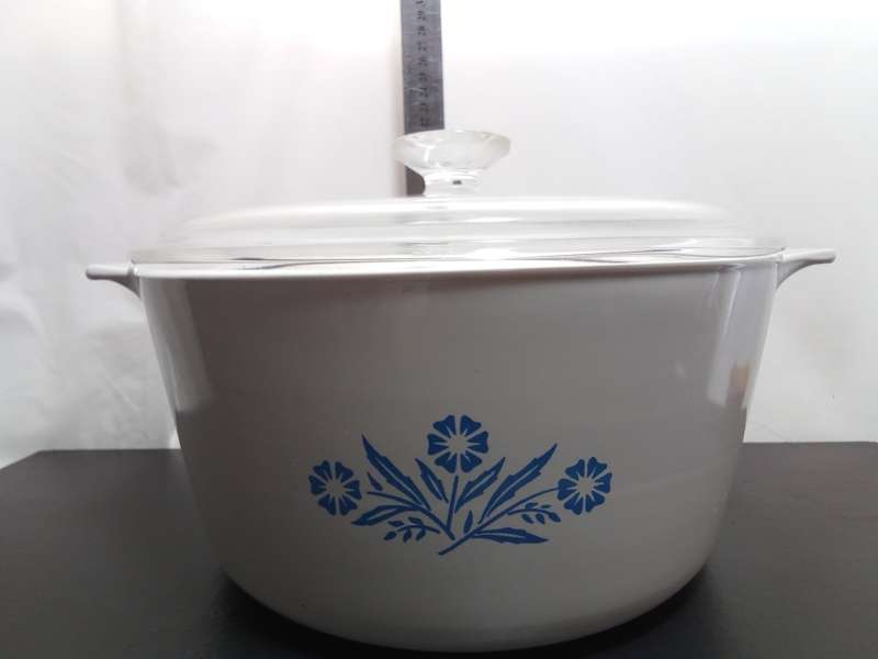Lovely Corning ware blue cornflower rangetopper N-5-B