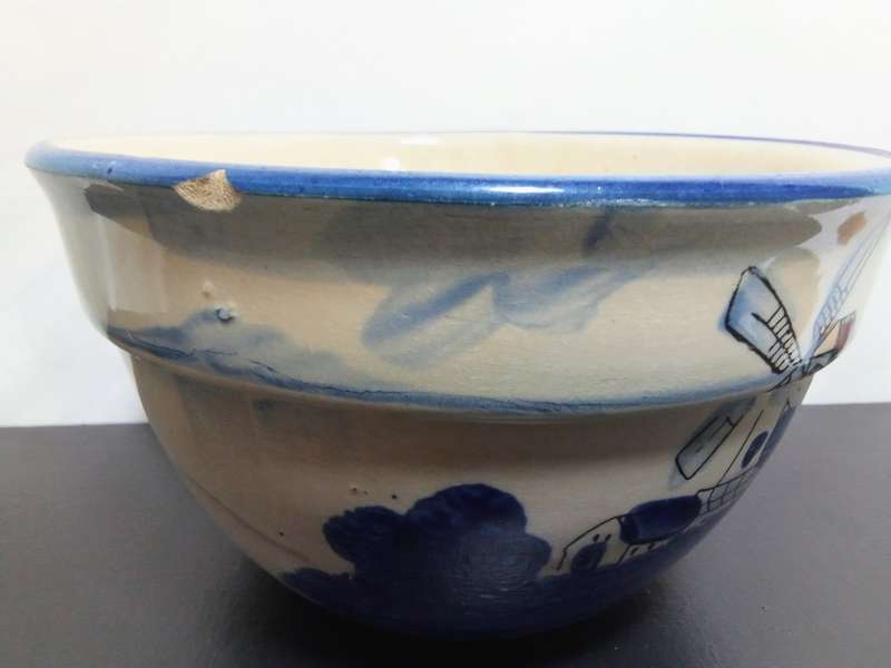 Antique hand painted (believed to be Delft) bowl