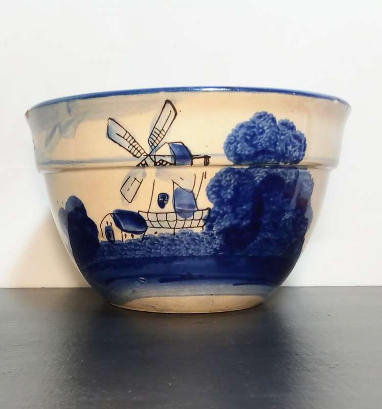 Antique hand painted (believed to be Delft) bowl