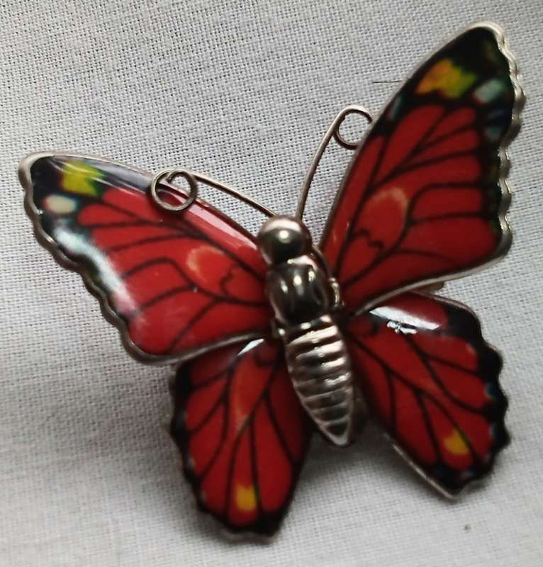 Beautiful little Vintage 1970s Enameled Butterfly Brooch
