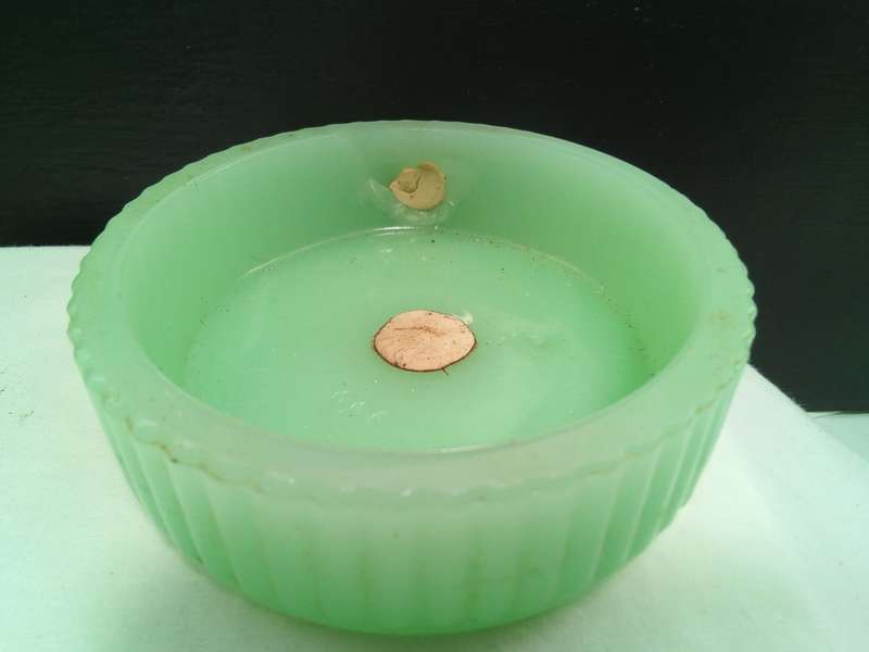 Vintage jadeite green glass bowl (Weird listing... I have no idea)