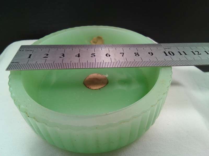 Vintage jadeite green glass bowl (Weird listing... I have no idea)