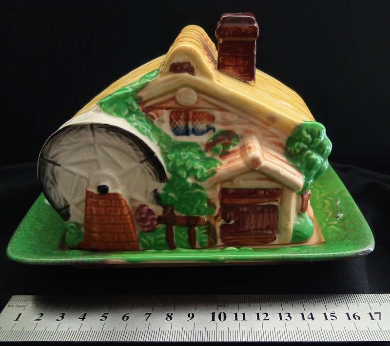 Beautiful vintage butter/cheese dish
