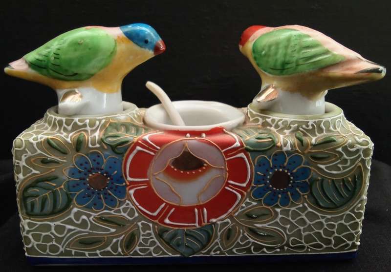 Vintage Takito Kutani Japanese Porcelain Bobbing bird Salt Pepper Shaker