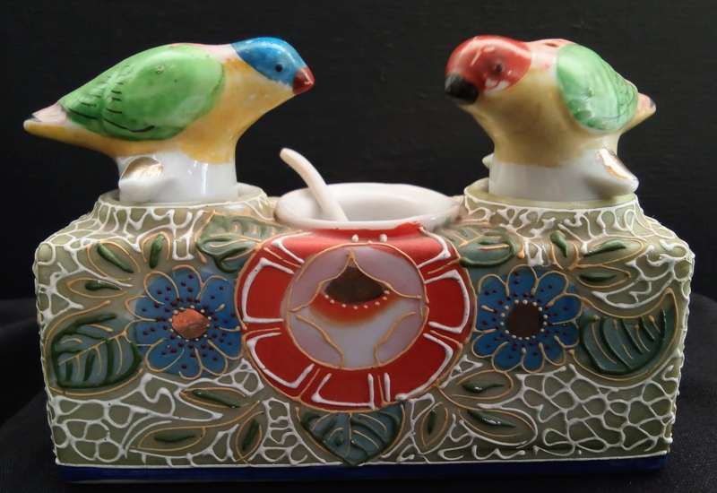 Vintage Takito Kutani Japanese Porcelain Bobbing bird Salt Pepper Shaker