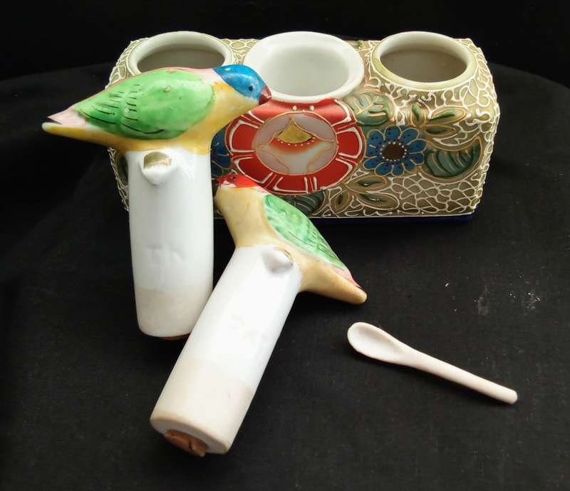 Vintage Takito Kutani Japanese Porcelain Bobbing bird Salt Pepper Shaker