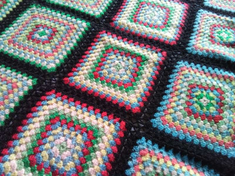 Stunning vintage hand crocheted blanket (About 95x140cms)