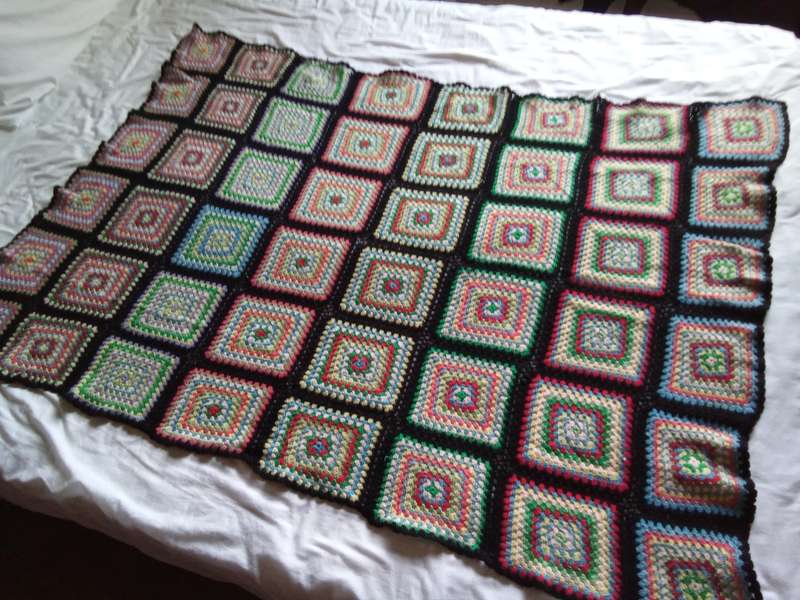Stunning vintage hand crocheted blanket (About 95x140cms)
